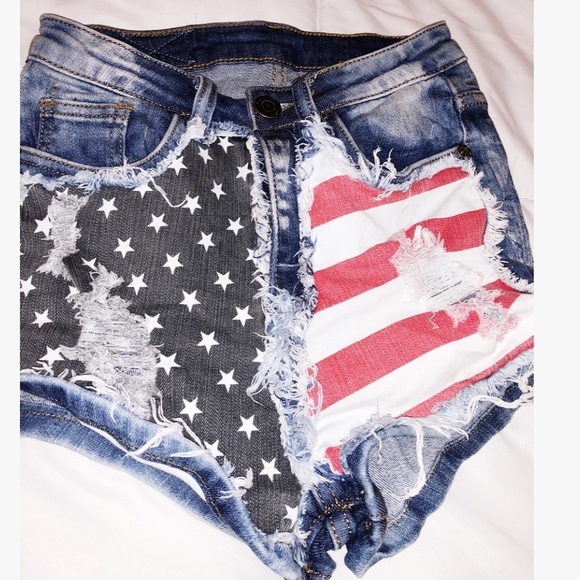 CLOSET CLOSING TONIGHT! USA FLAG DENIM SHORTS - Picture 2 of 3